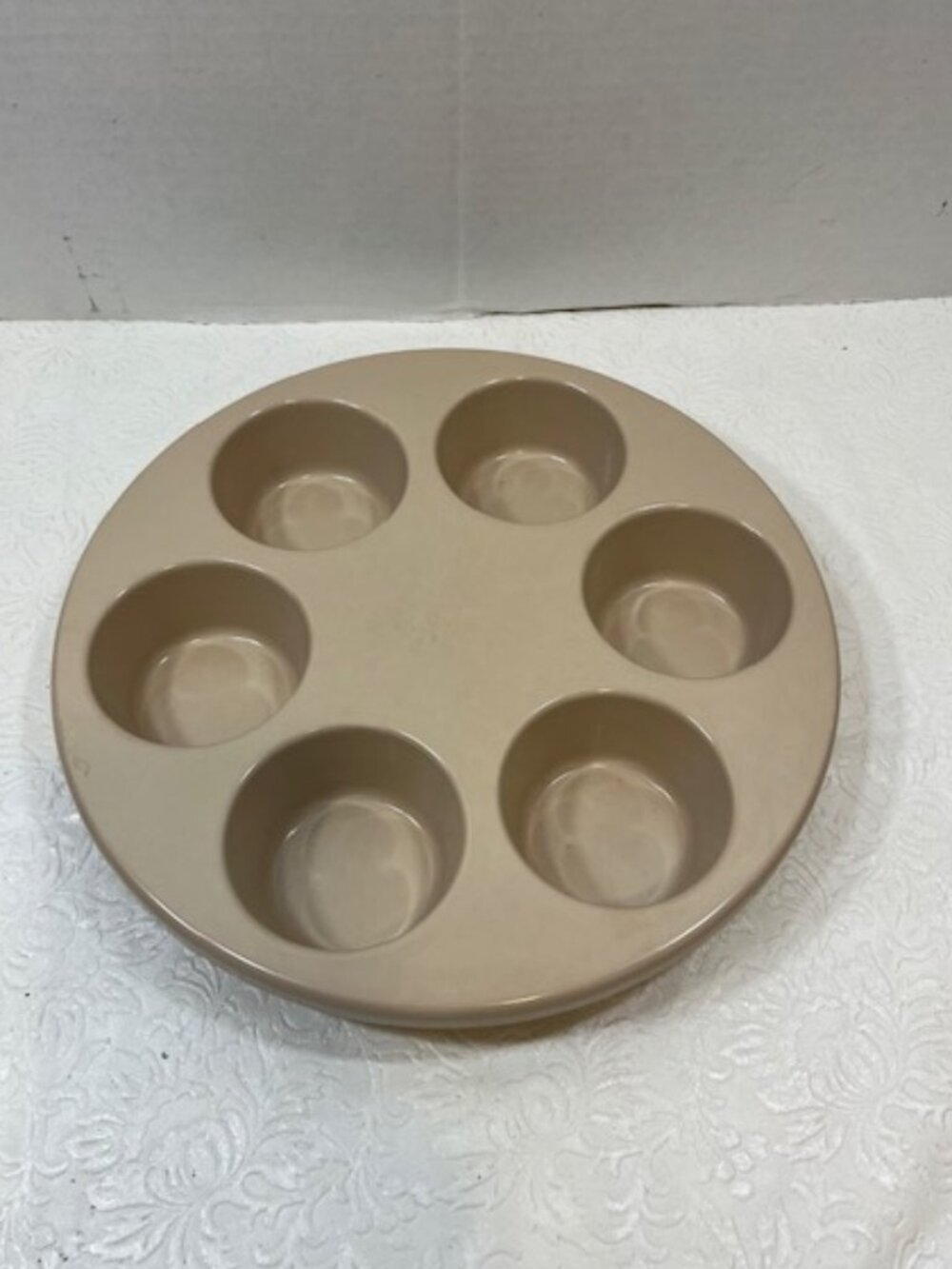 VTG Beige Anchor Hocking Microware 6-Cupcake Muffin Baking Pan 9-inch Plastic